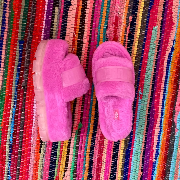 UGG Platform Fuzzy Slides - Picture 1 of 5